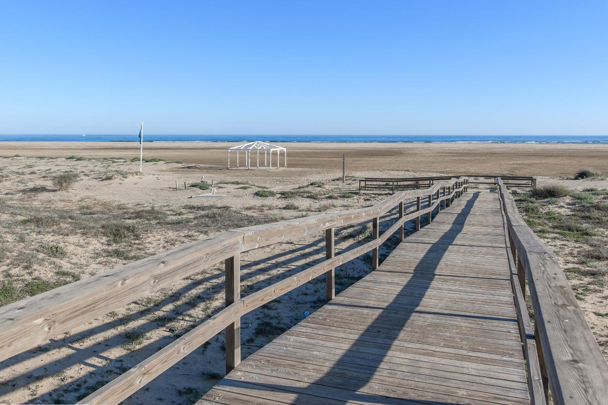 Camaleones By H - Playa De Haraganes Hlhc1203p17 * Isla Canela