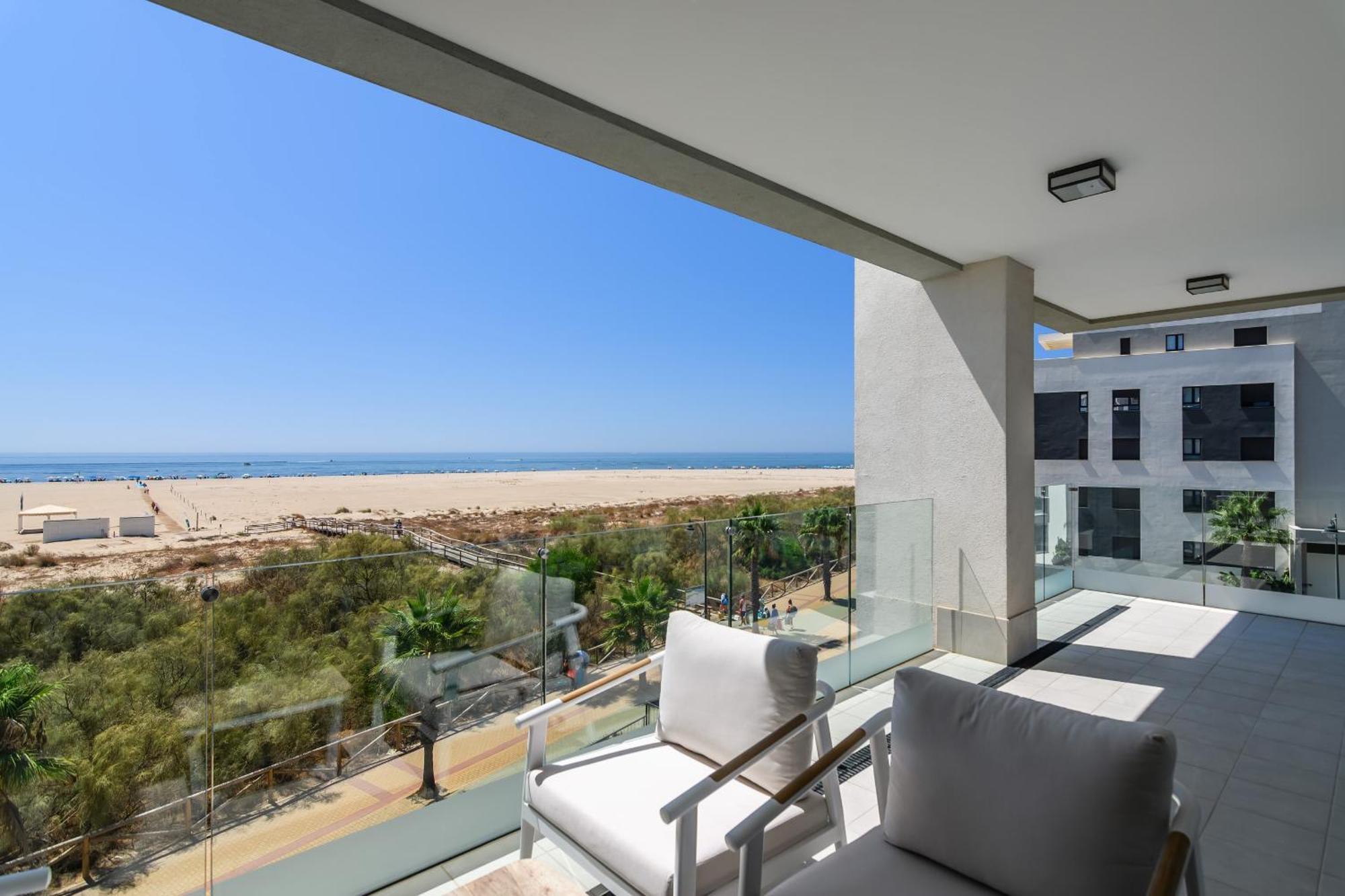 Camaleones By H - Playa De Haraganes Hlhc1203p17 * Isla Canela